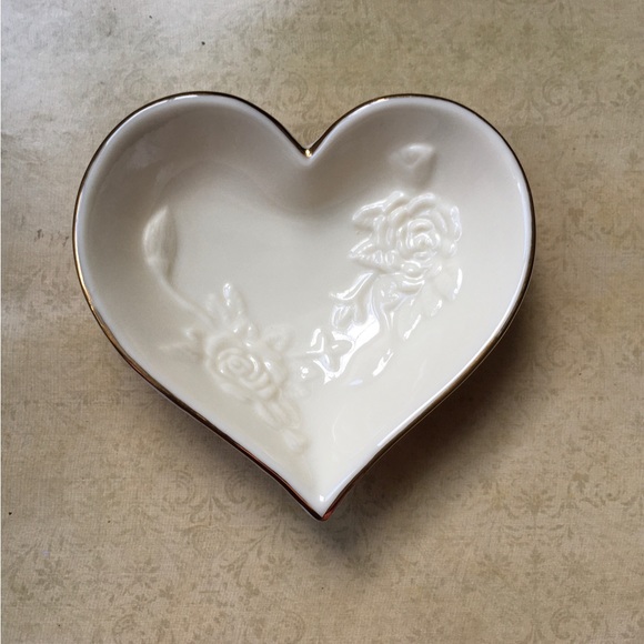 The Lenox Rose Heart Dish, Porcelain Trinket Tray, Gold Trim, Rosebud Collection - Picture 3 of 5